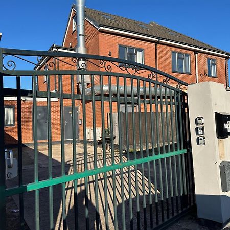 Cosy 3 Bed Apartment Near Birmingham Airport & Nec Perfect For Groups & Contractors! Extérieur photo